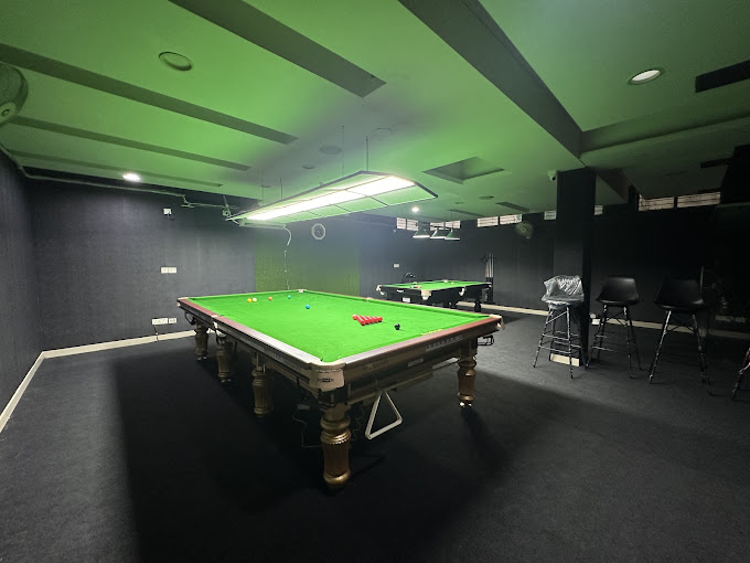 Avi’s Cue & Cafe Snooker Club